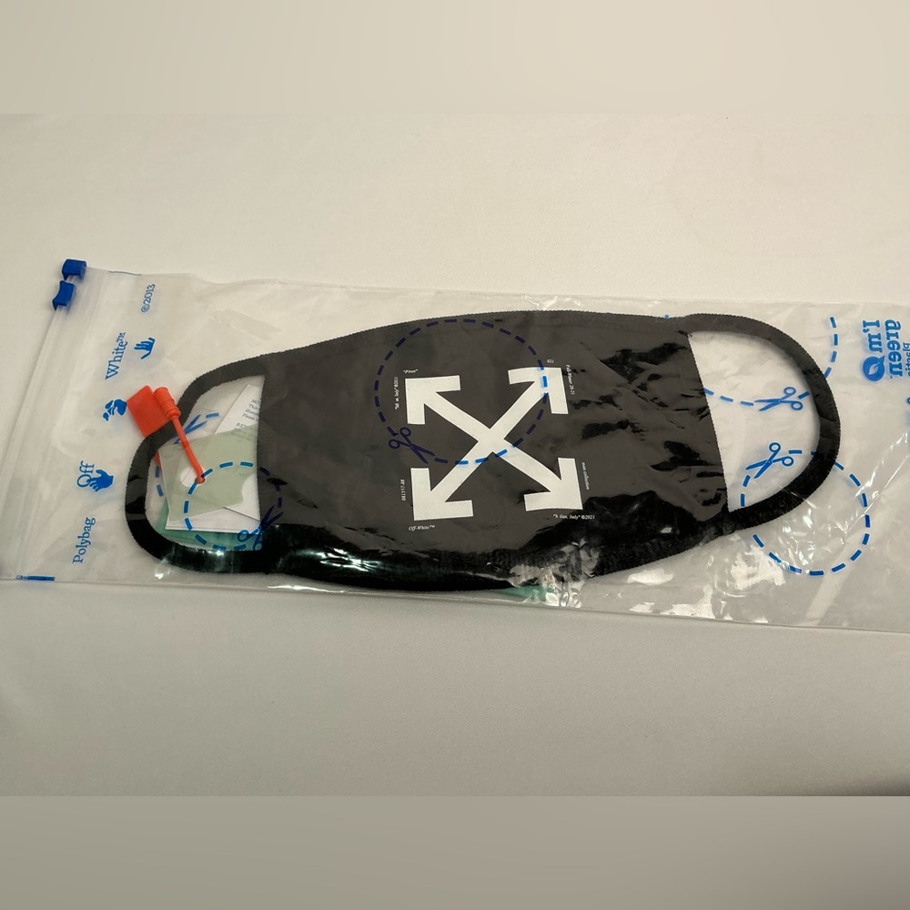 Off-White Black and White Arrows Face Mask
